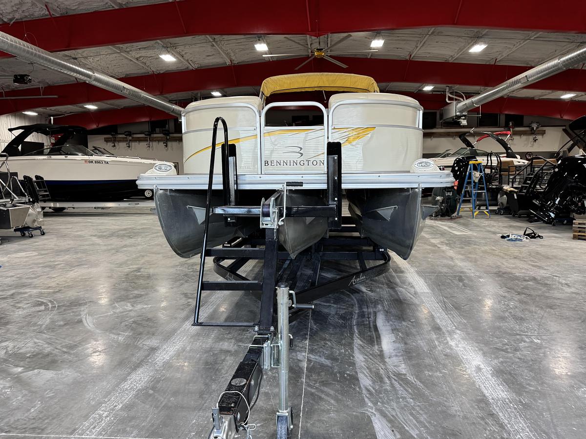 Used 2005 Bennington 2575 RL