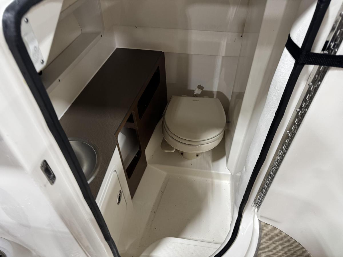 Used 2018 Sea Ray 270 SDX