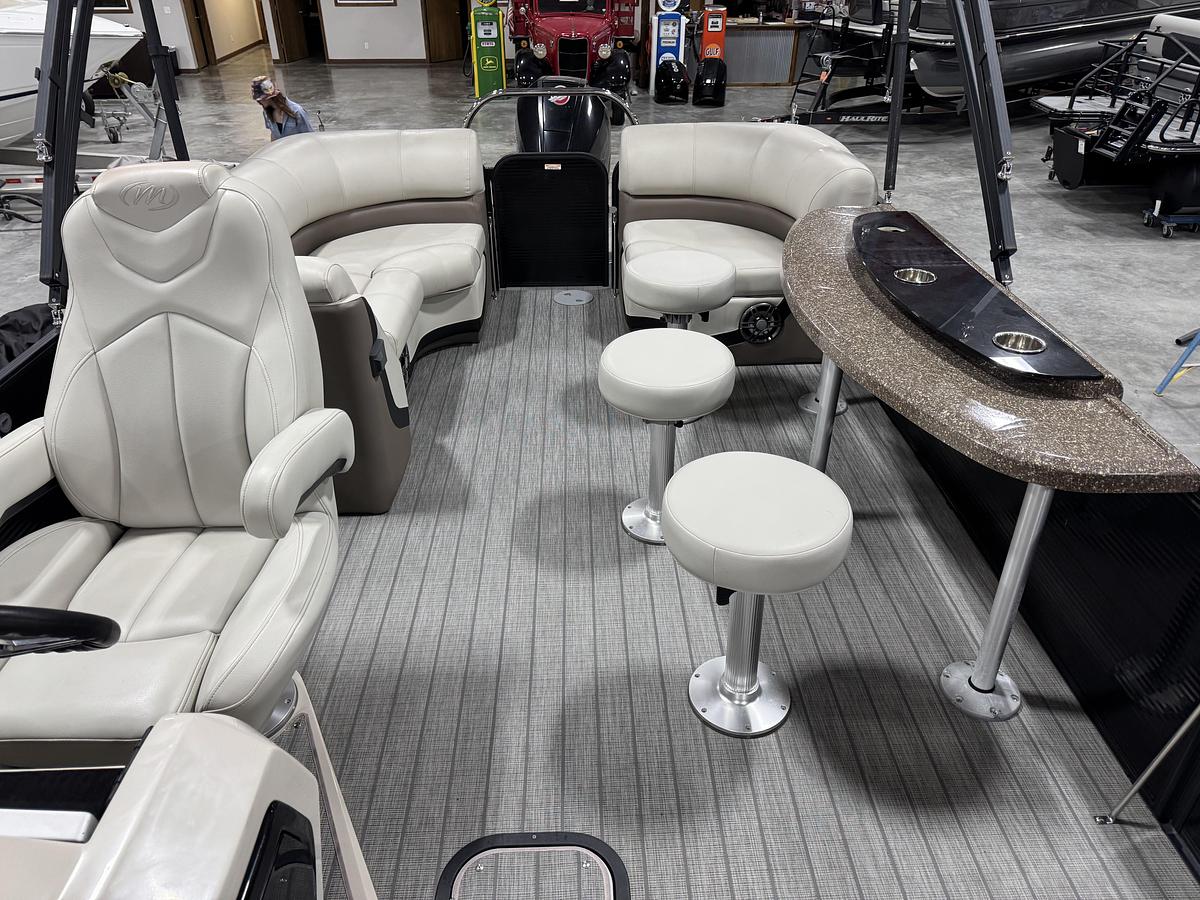 Used 2021 Manitou 23 Oasis