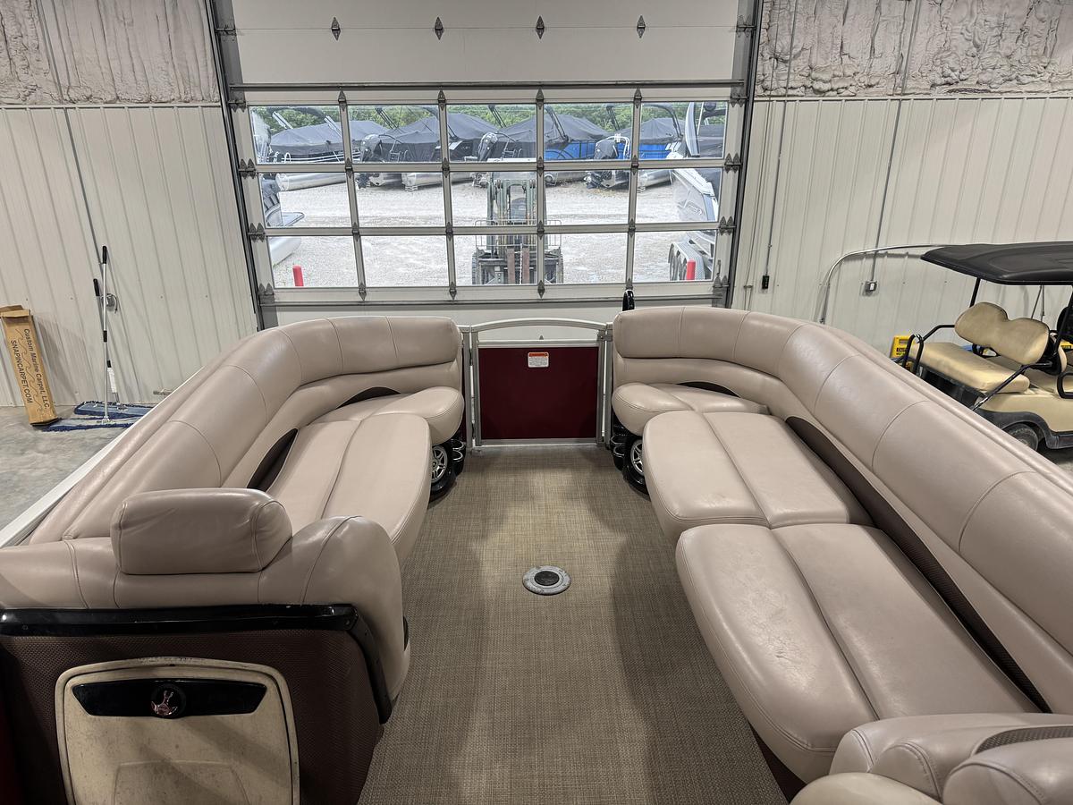 Used 2014 Sun Tracker 254 Regency