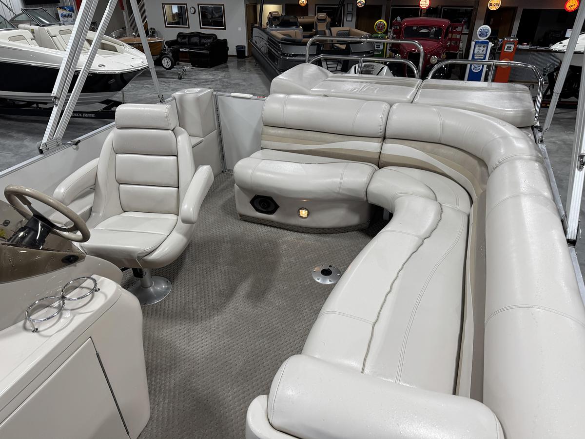 Used 2005 Crest 25 Savanna