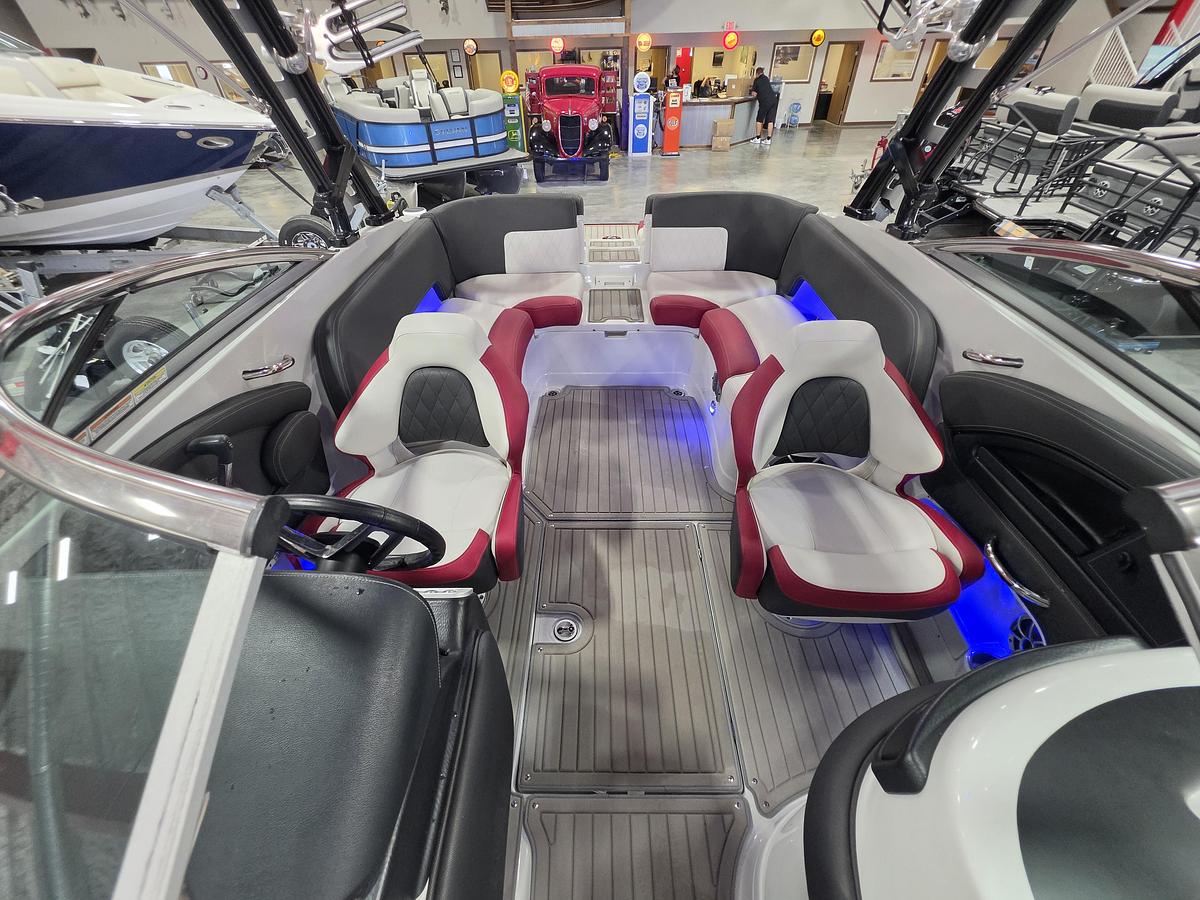 Used 2022 Crownline 265 Surf open bow