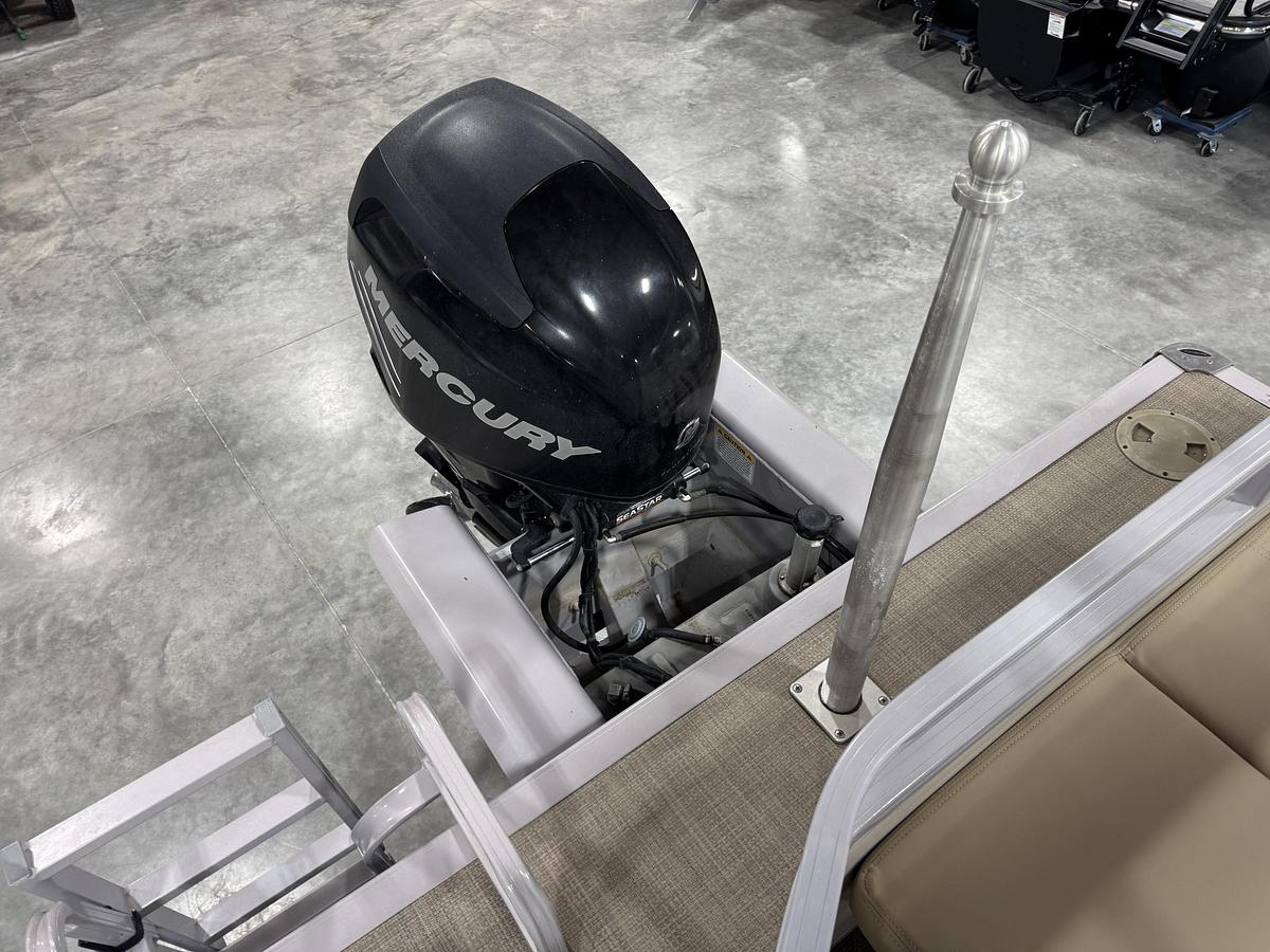 Used 2017 Suntracker 254 Regency