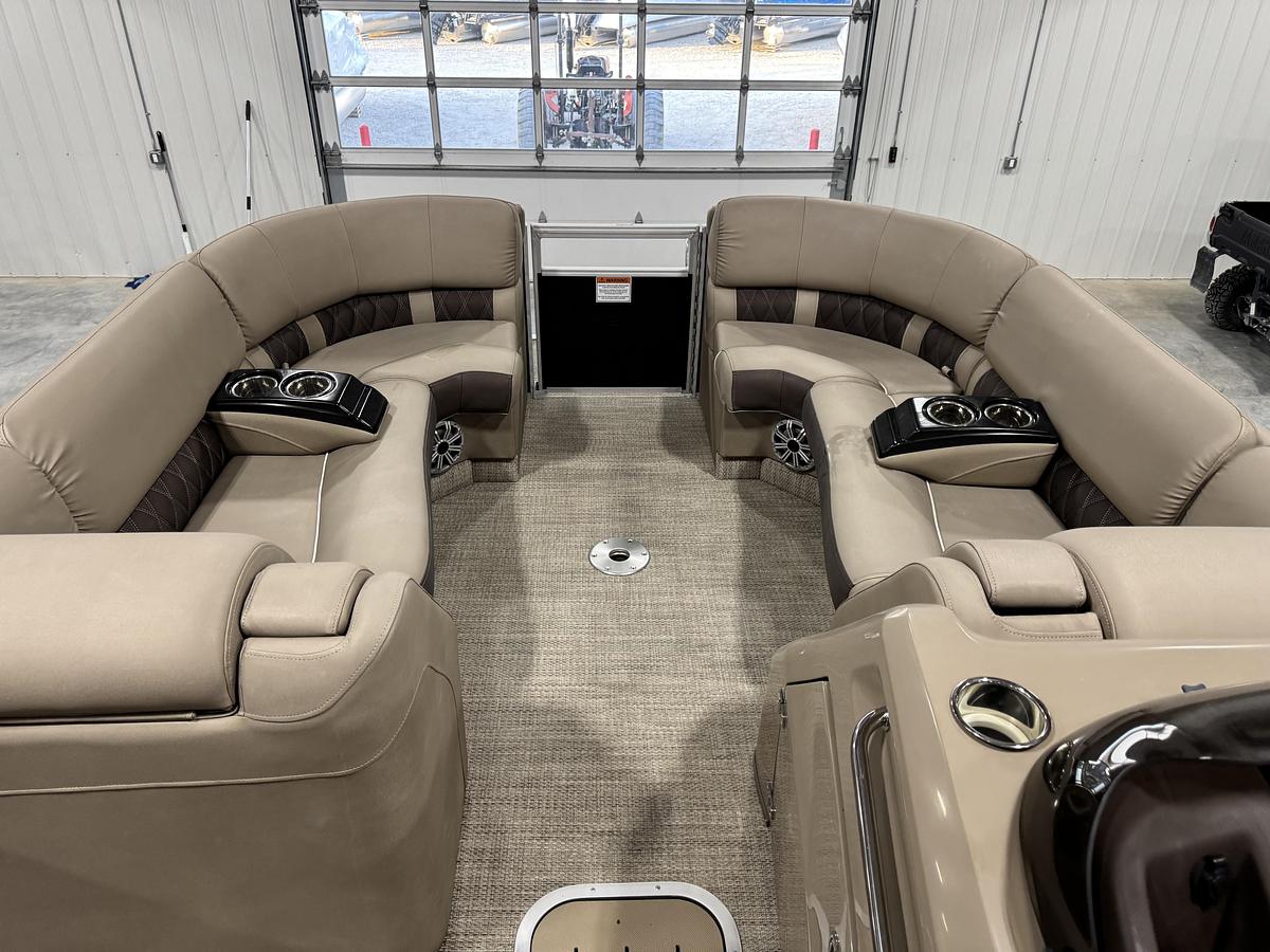 Used 2019 Bennington R23