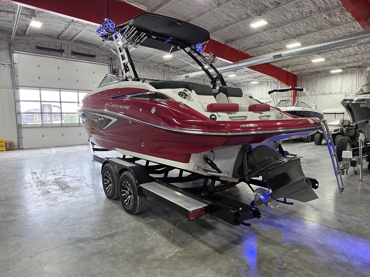 Used 2022 Crownline 265 Surf open bow