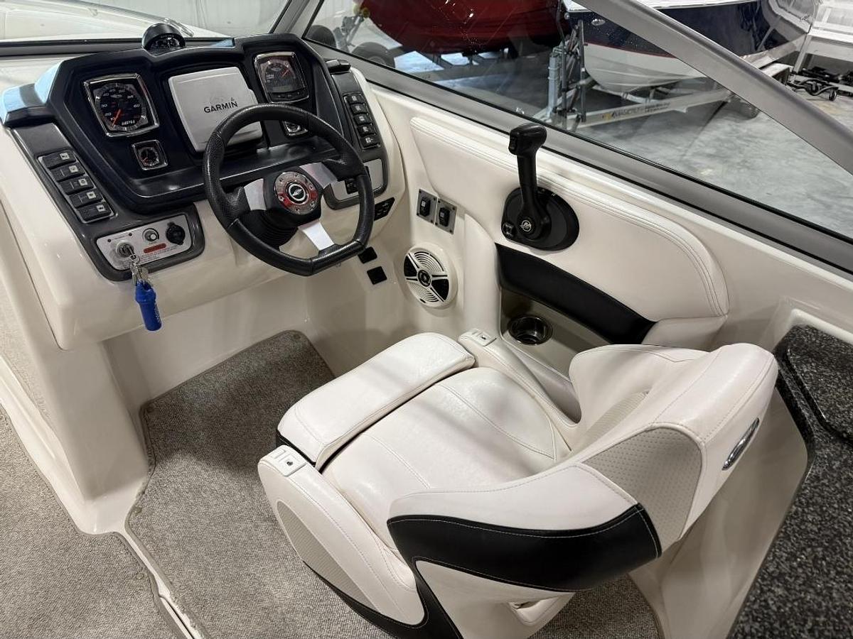 Used 2009 Chaparral 284 Sunesta