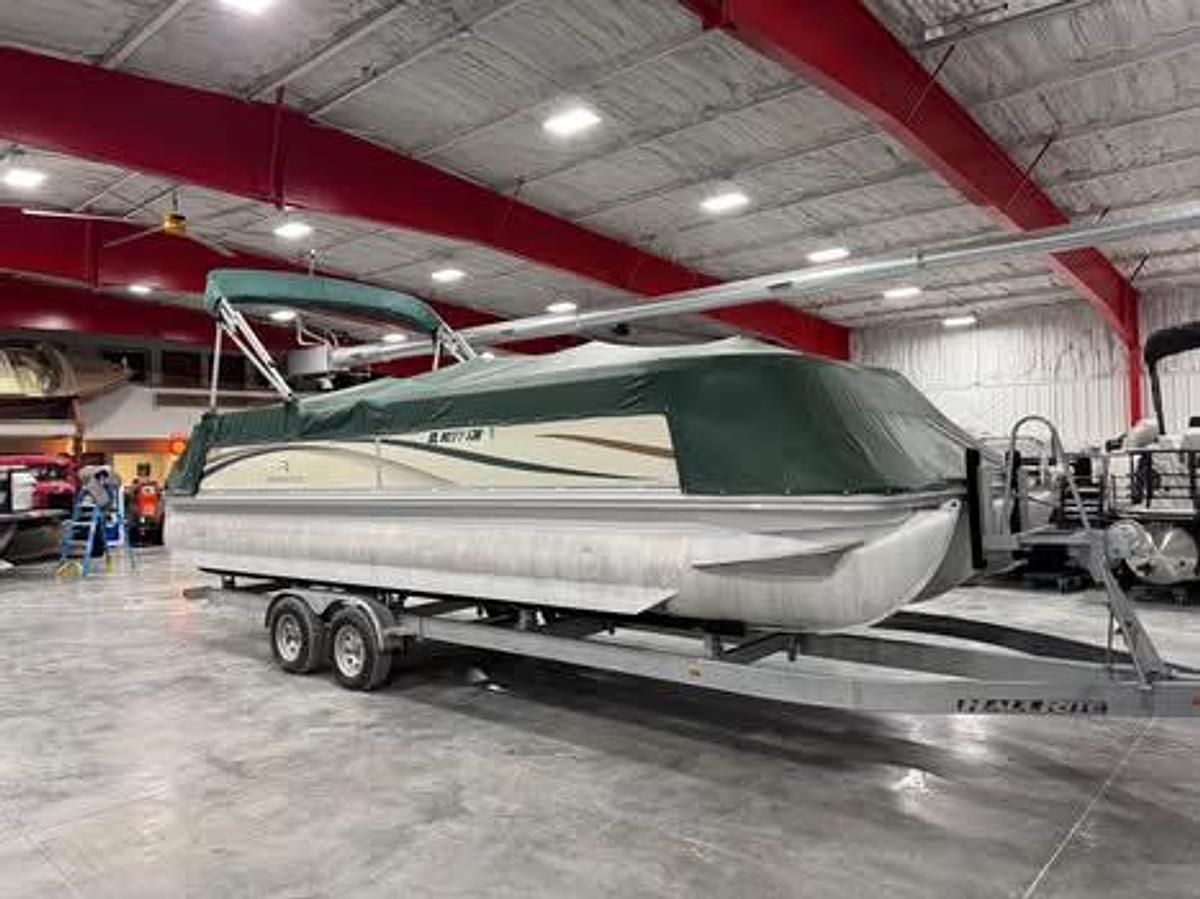 Used 2005 Bennington 2575 RL