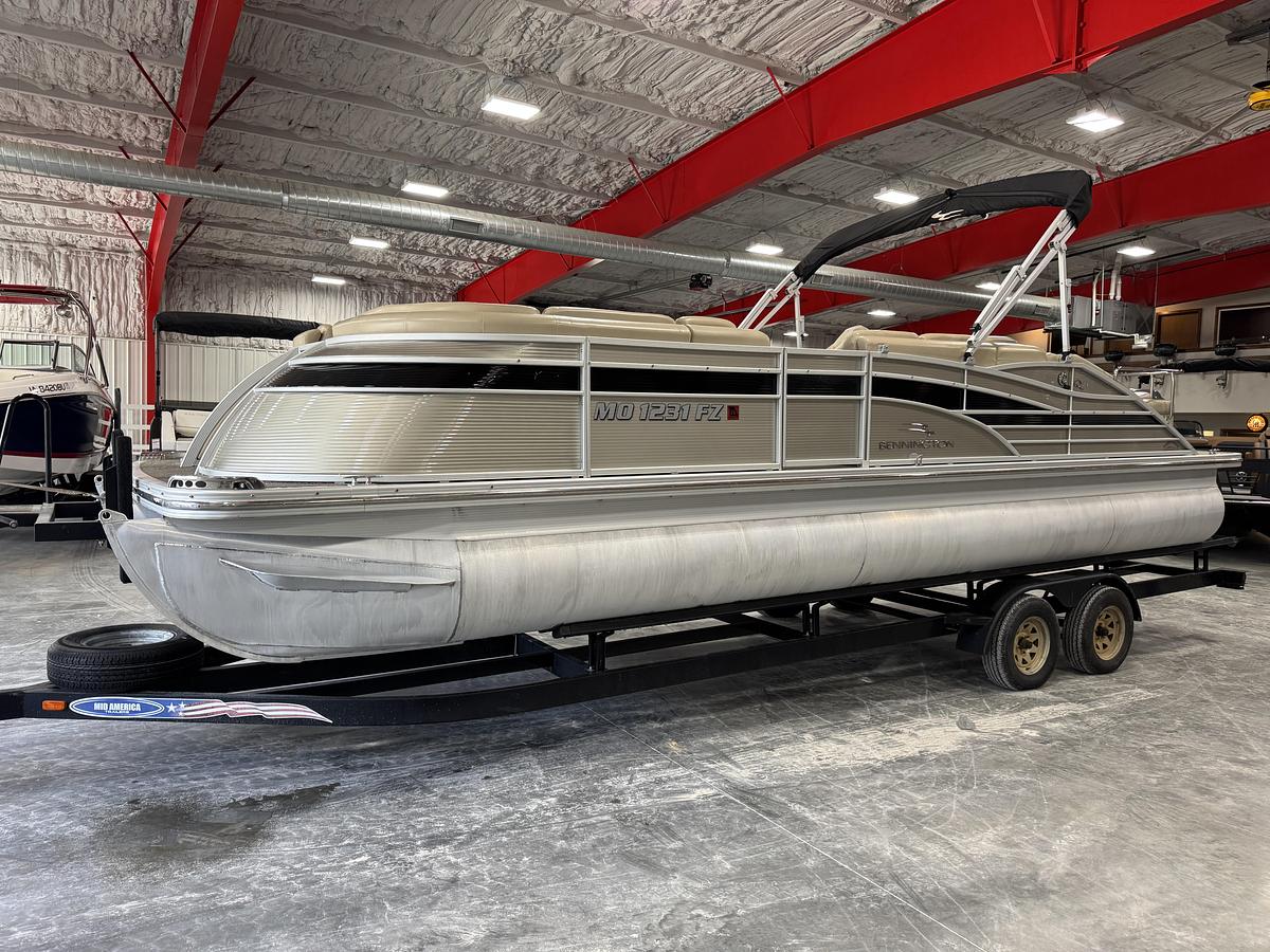 Used 2012 Bennington Q-25