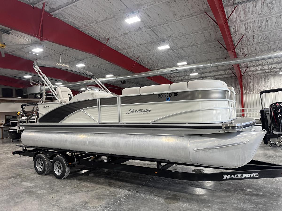 Used 2017 Godfrey Sweetwater 235 Platinum