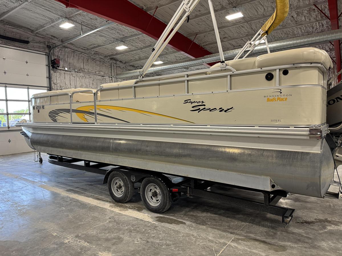 Used 2005 Bennington 2575 RL