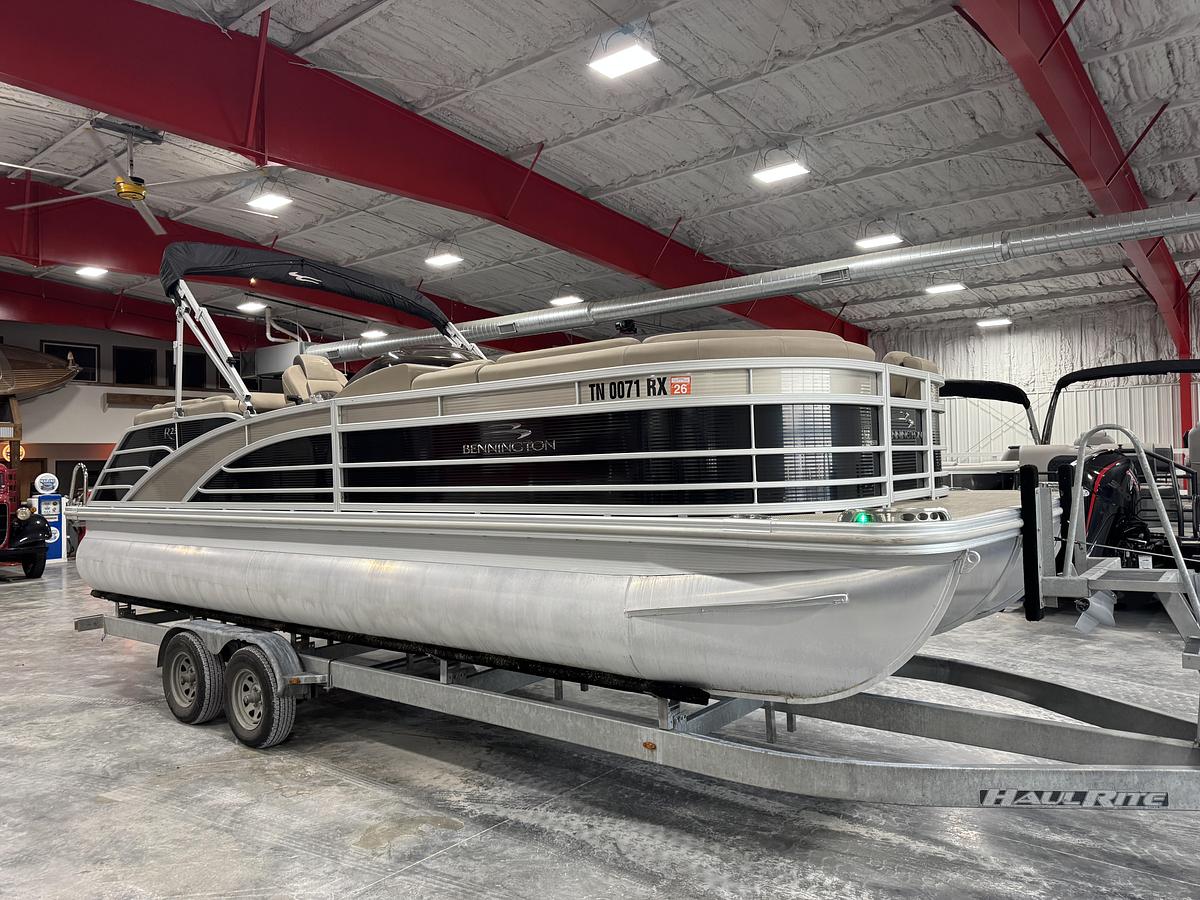 Used 2019 Bennington R23