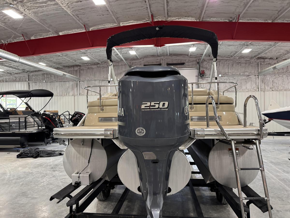 Used 2012 Bennington Q-25