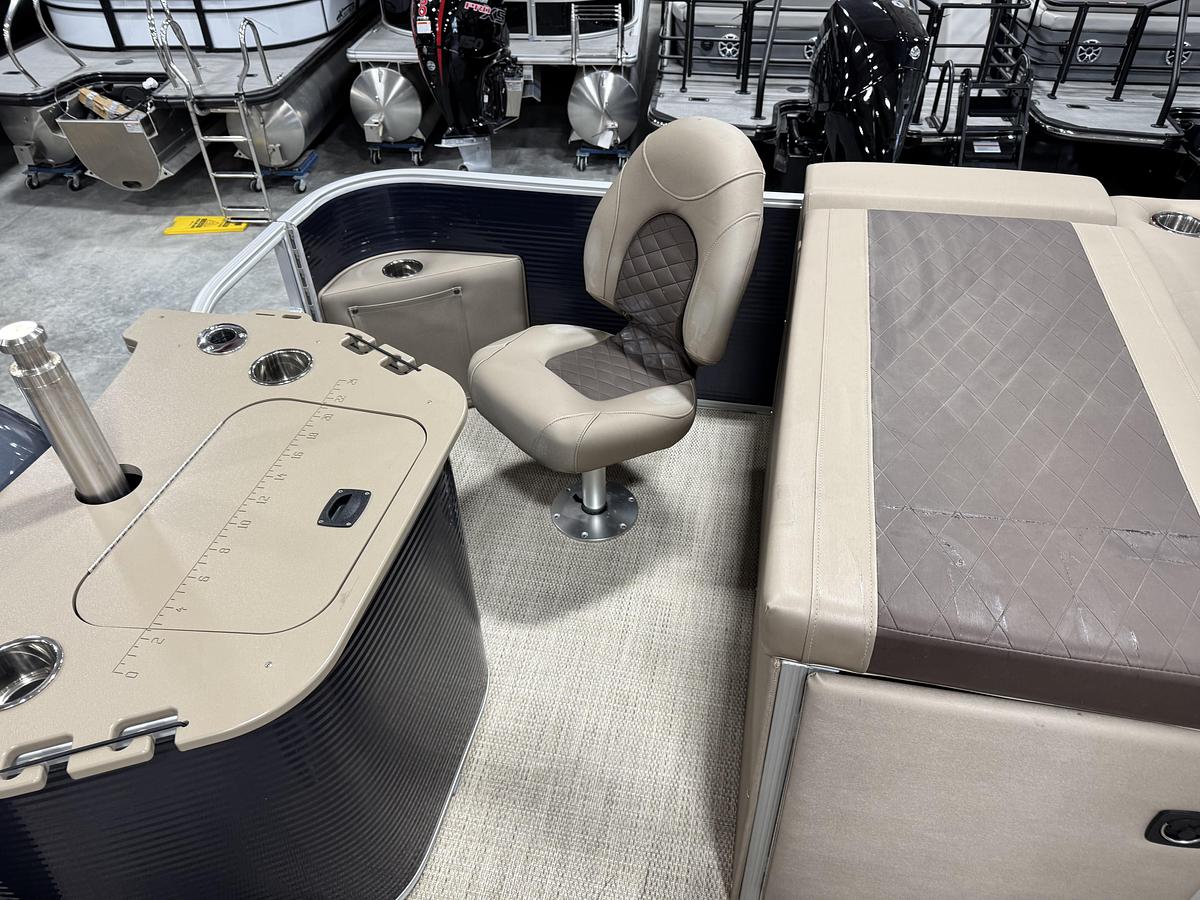 Used 2019 Bennington SX 25