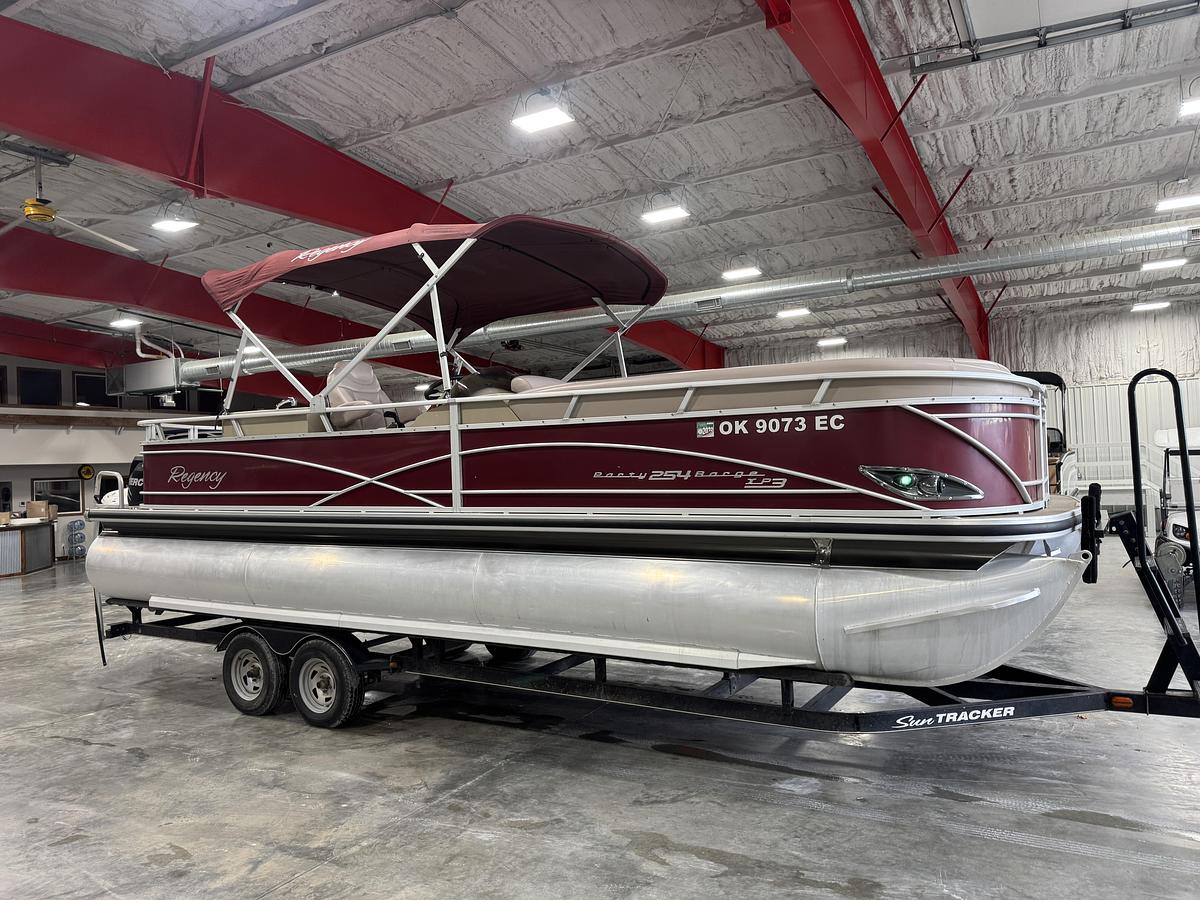Used 2014 Sun Tracker 254 Regency