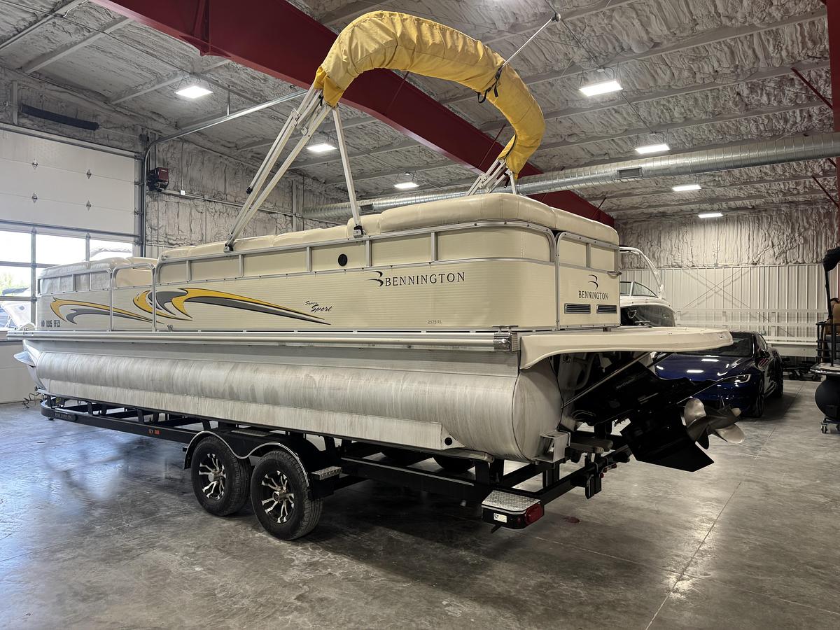 Used 2006 Bennington R-2575