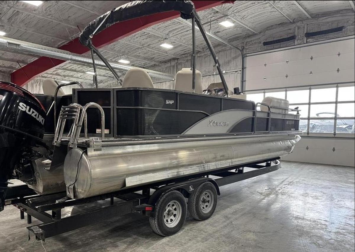Used 2016 Manitou 24 LE Fish
