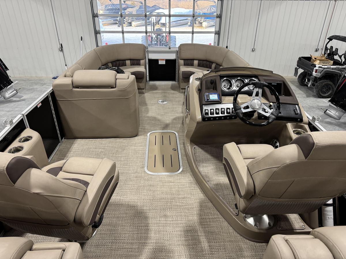 Used 2019 Bennington R23