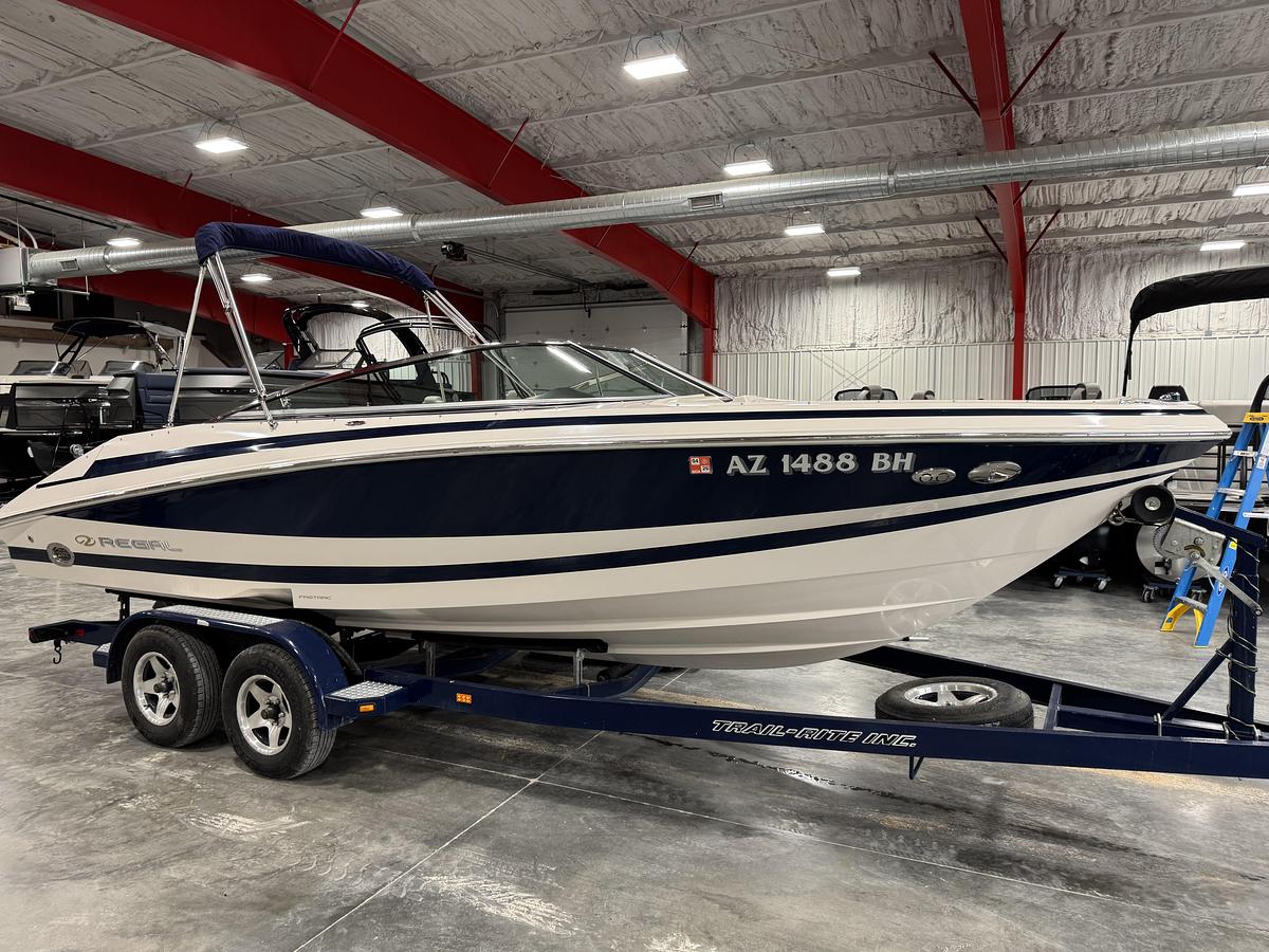 Used 2004 Regal 2200 LSR