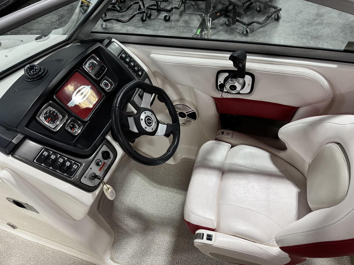 Used 2009 Chaparral 264 Sunesta