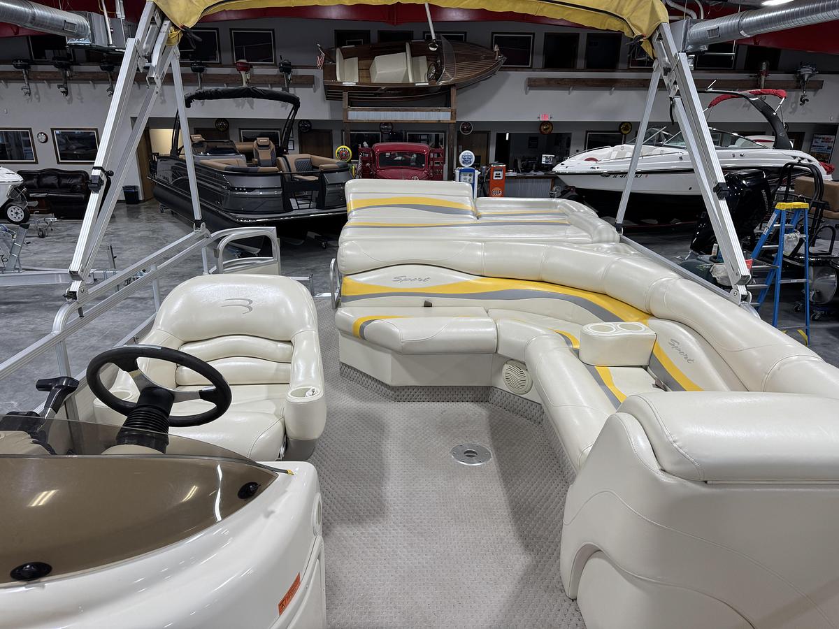 Used 2005 Bennington 2575 RL