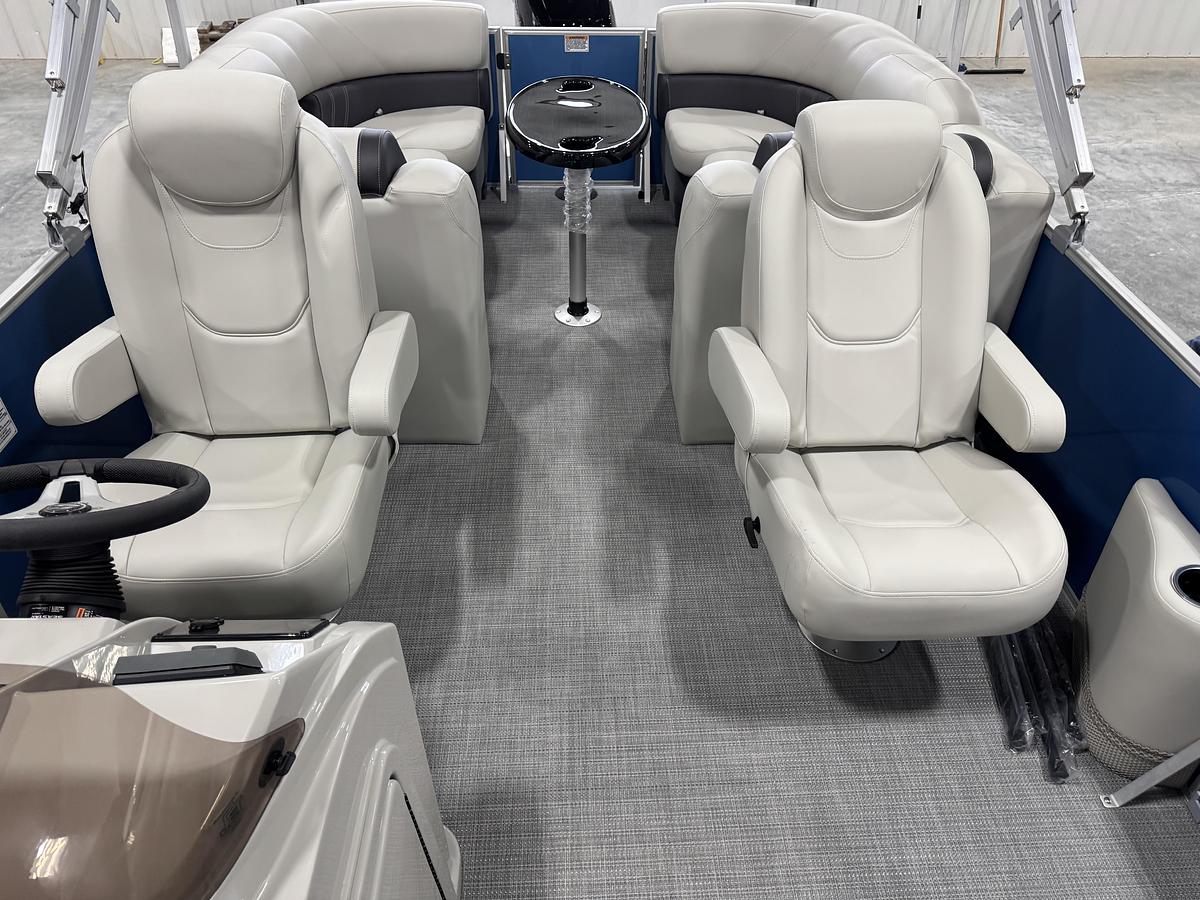 2025 Sylvan 8522 Mirage