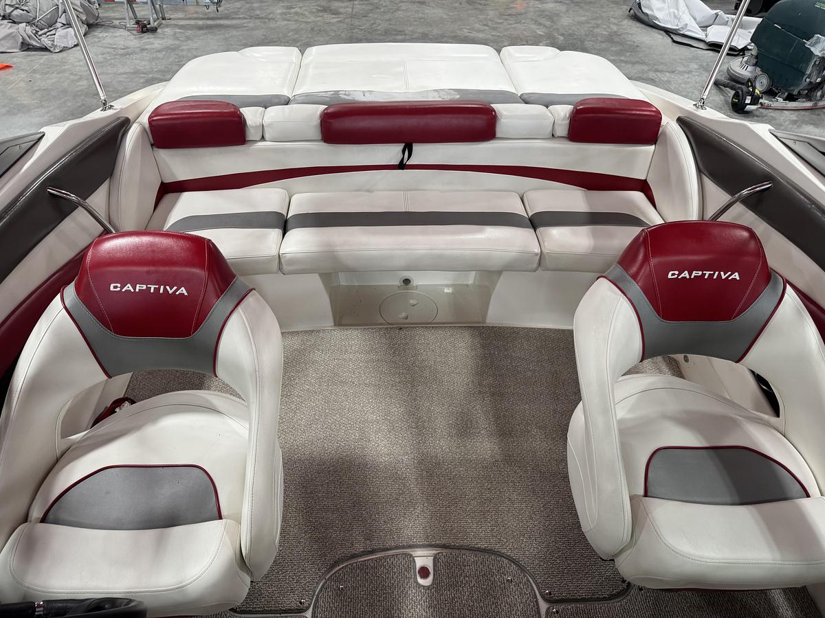 Used 2011 Rinker 216 BR