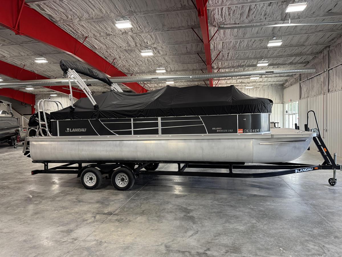 Used 2022 Landau 252 Island breeze