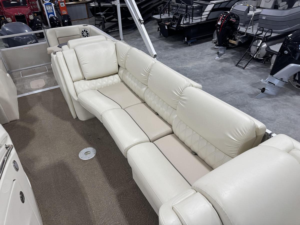 Used 2014 Bennington Q-25