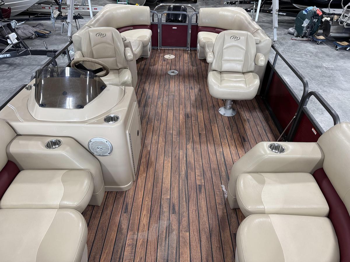 Used 2015 Manitou 210 Aurora VP SHP