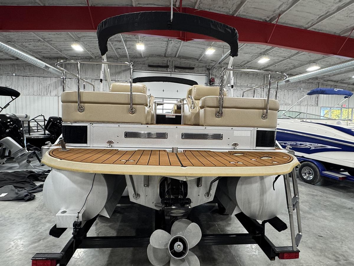 Used 2011 Bennington 2575 RCW I/O