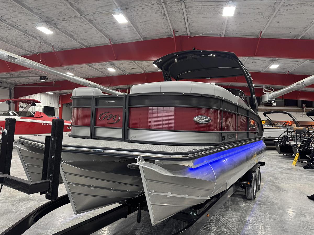 Used 2021 Manitou LX 25