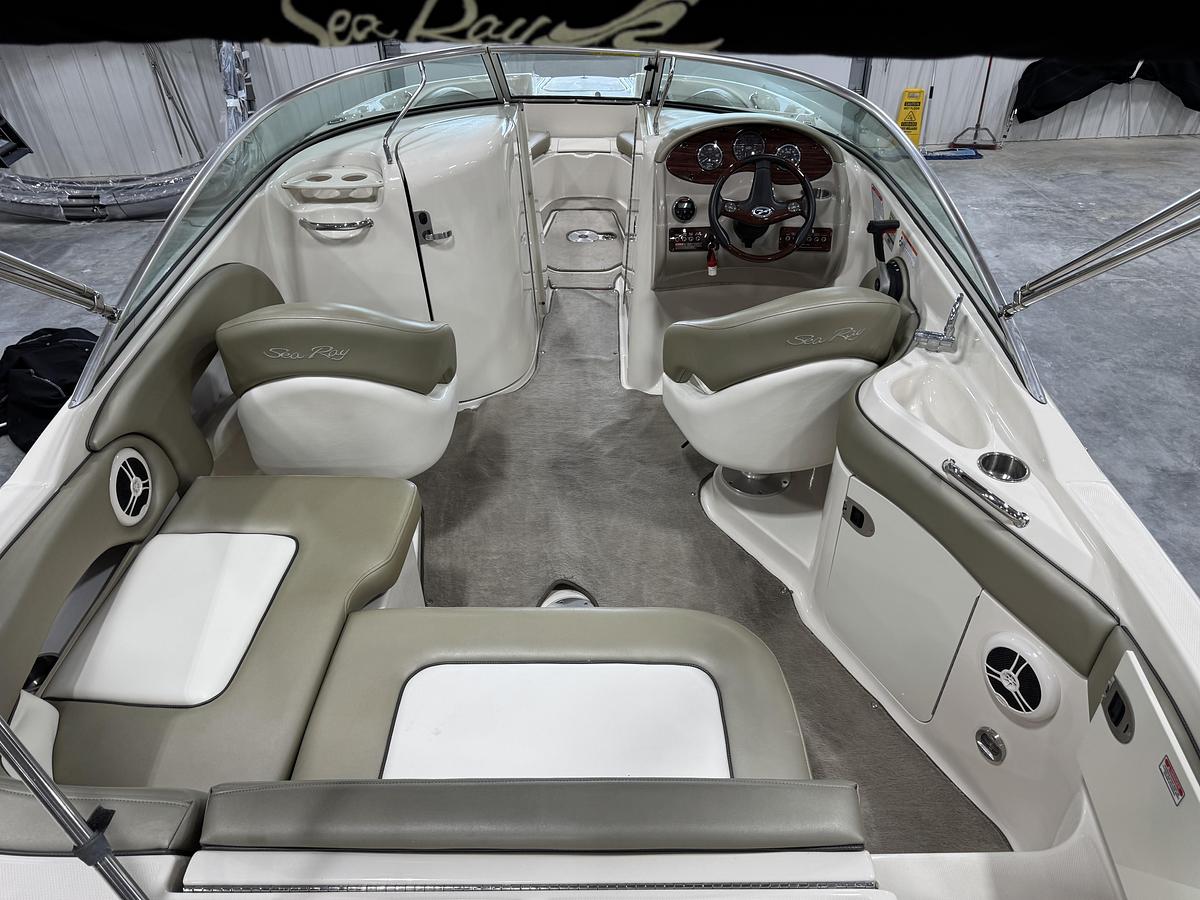 Used 2006 Sea Ray 220 Sundeck