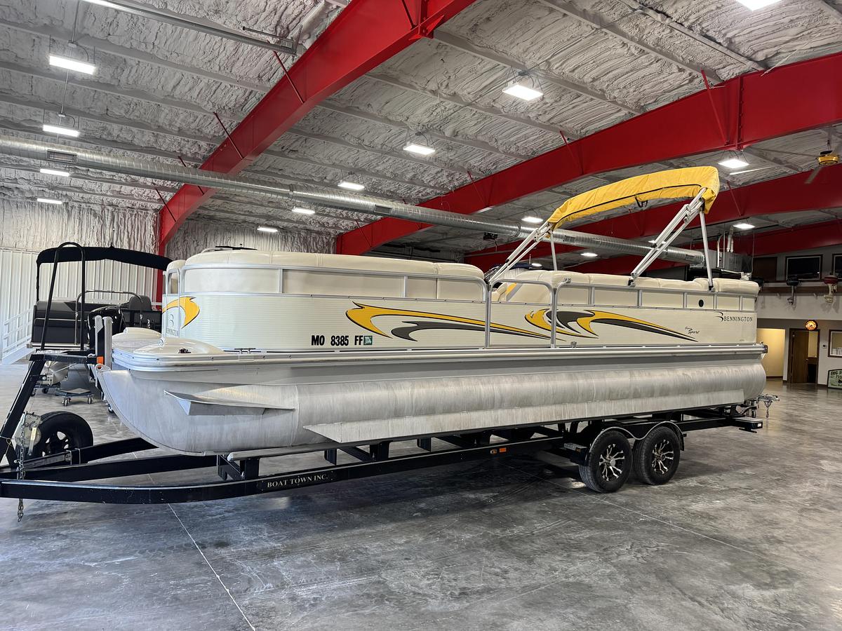 Used 2006 Bennington R-2575