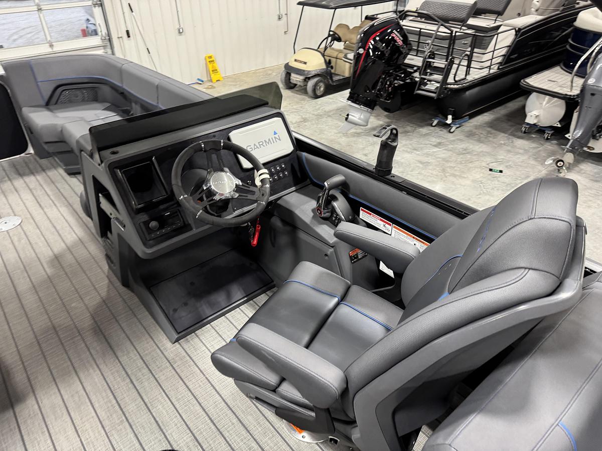 2025 Manitou 24 Explore