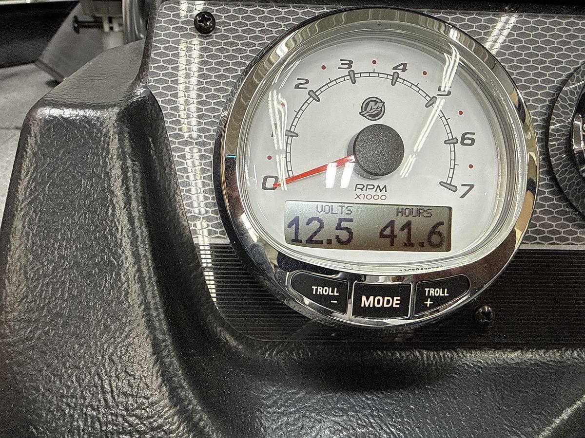 Used 2024 Lund 2075 Pro Vee