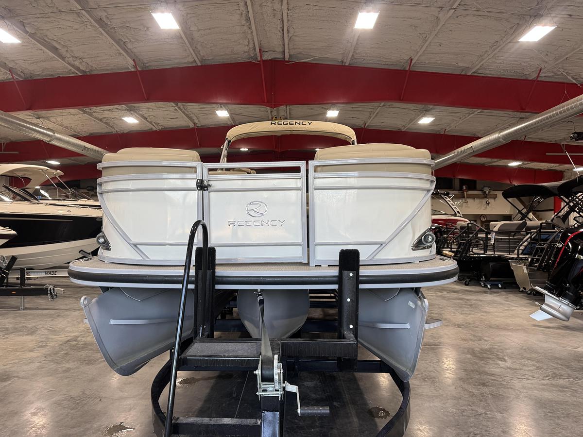 Used 2017 Suntracker 254 Regency
