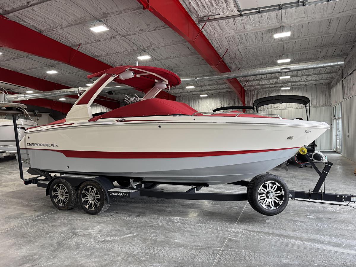 Used 2020 Chaparral 25 Surf