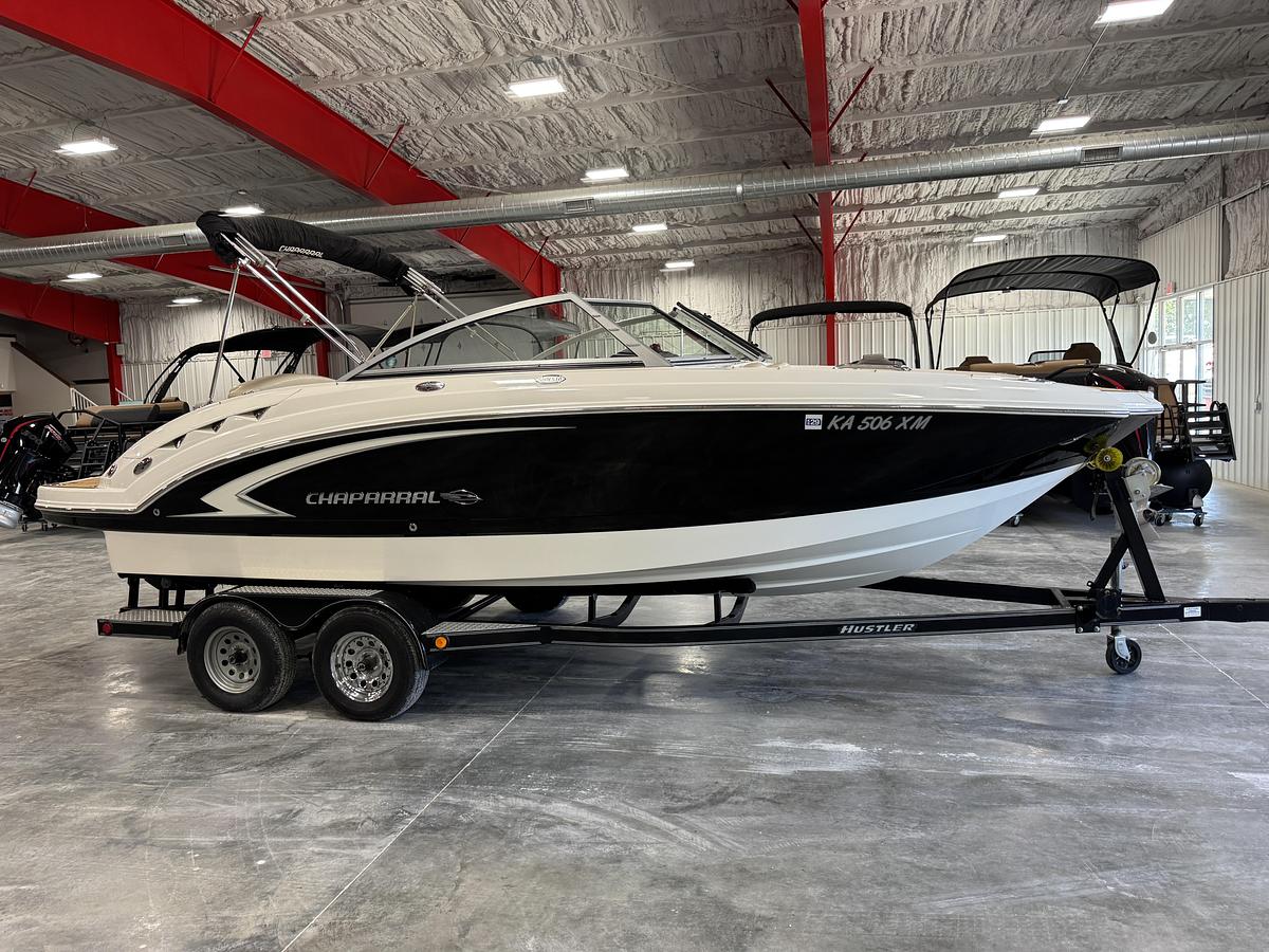 Used 2011 Chaparral 224 Sunesta