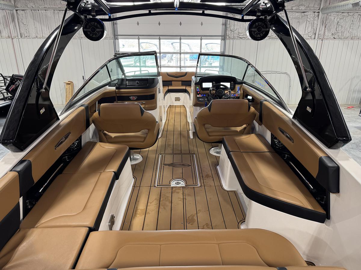 Used 2023 Chaparral 305 SSX