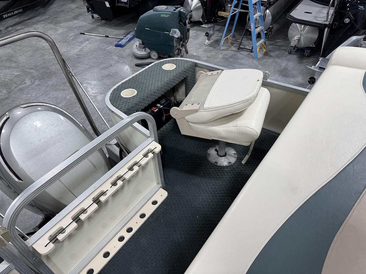 Used 2002 Bennington 2275 FS