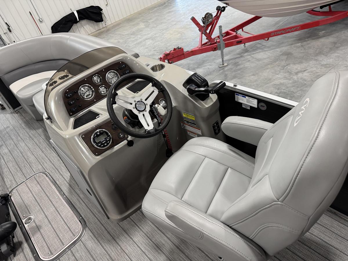 Used 2018 Manitou 23 Aurora LE