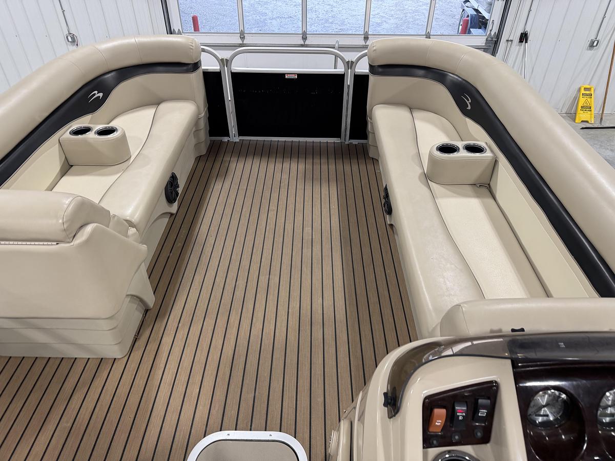 Used 2014 Bennington S 24