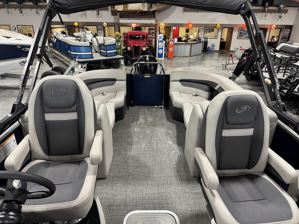 Used 2025 Barletta 24 QC