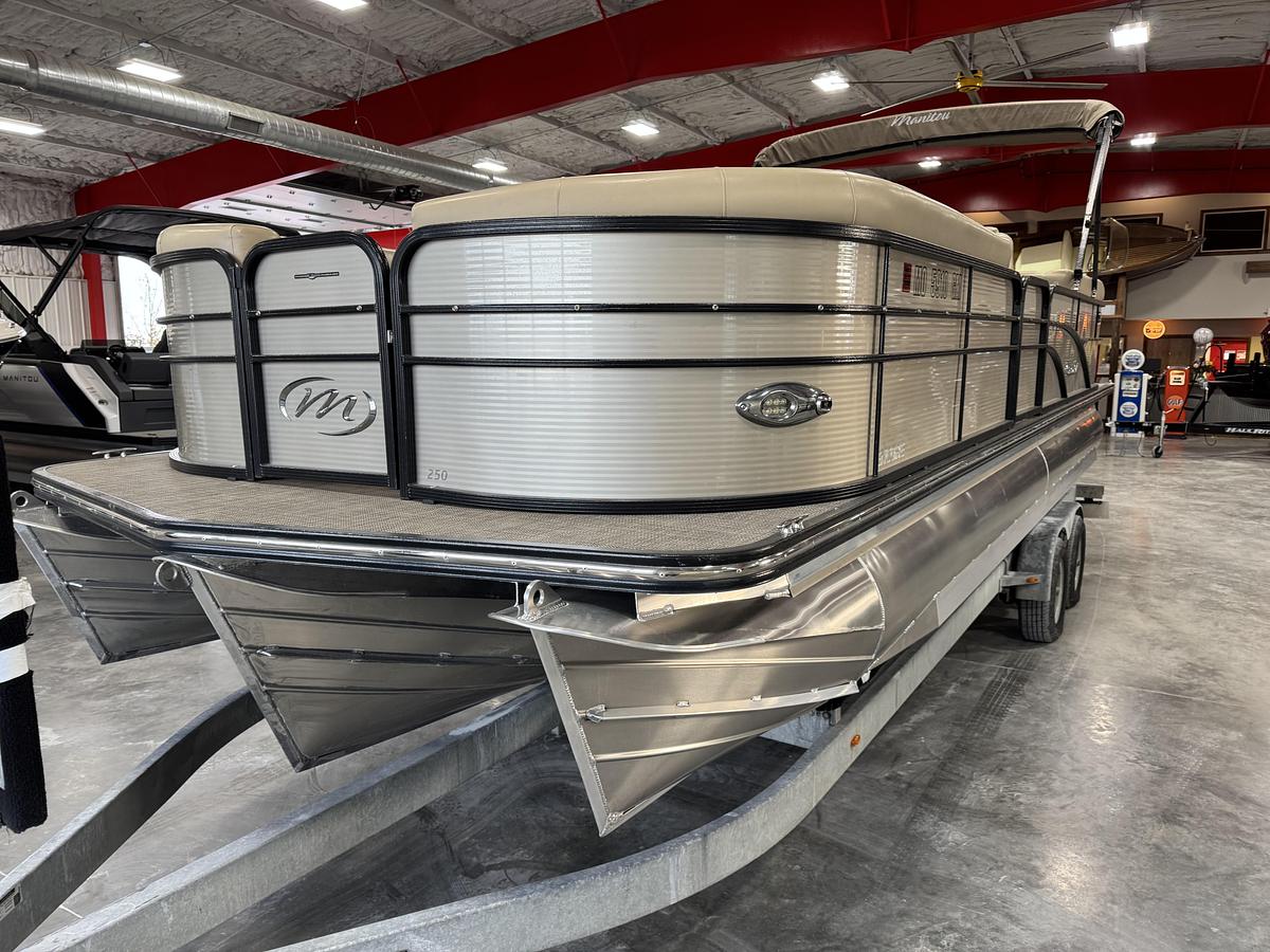 Used 2019 Manitou 250 Encore SHP