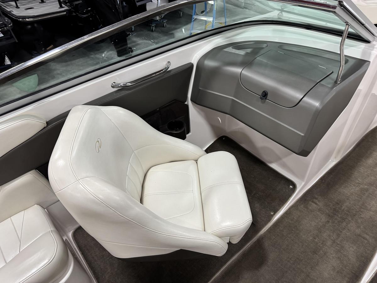 Used 2004 Regal 2200 LSR