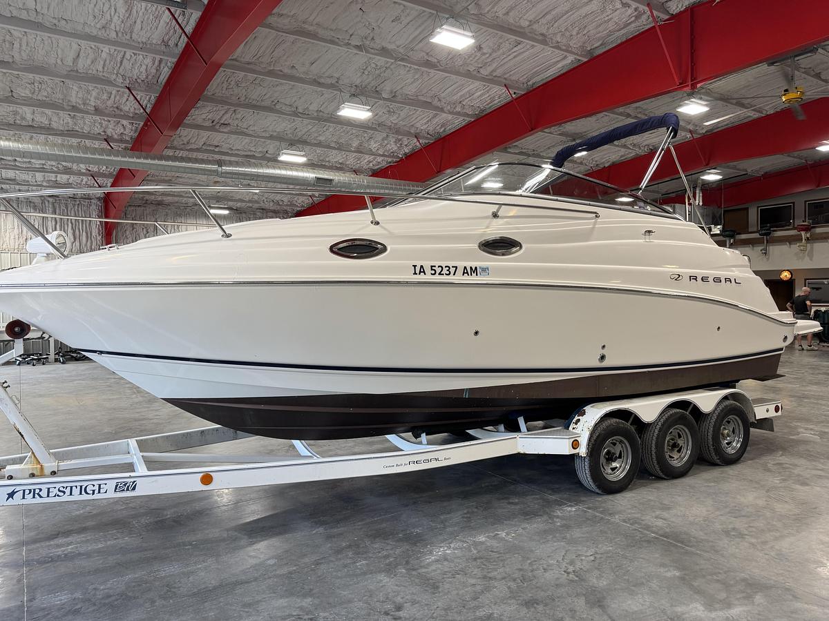 Used 2005 Regal 2665 Commodore