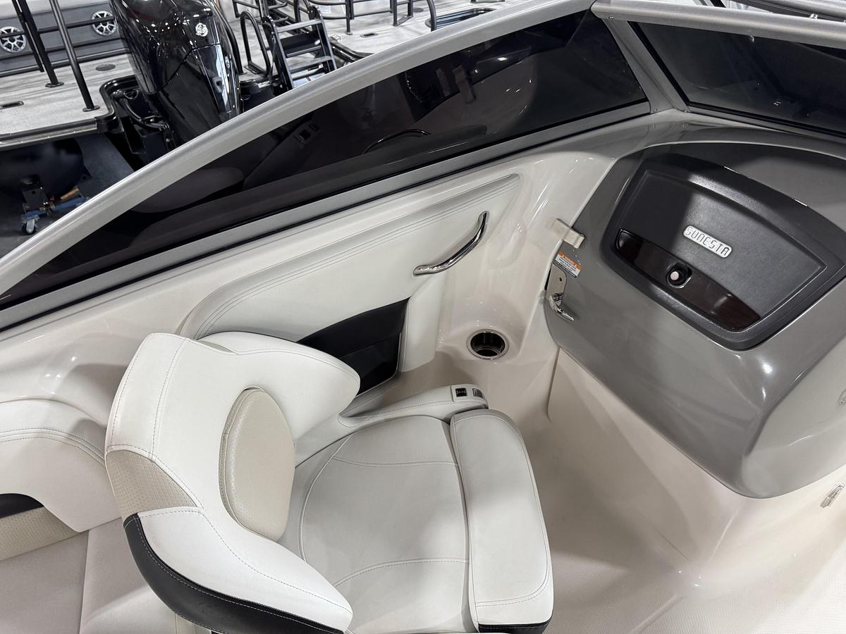 Used 2013 Chaparral 264 Sunesta