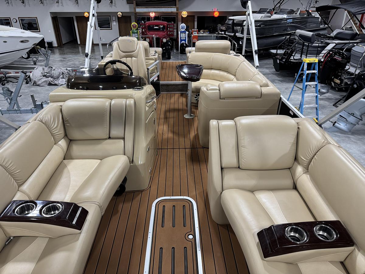 Used 2011 Bennington 2575 RCW I/O