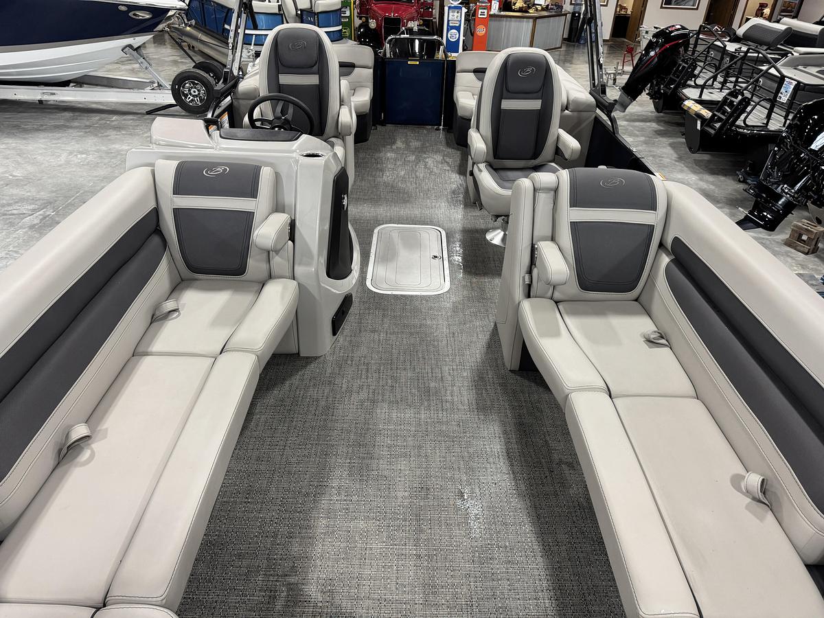 Used 2025 Barletta 24 QC