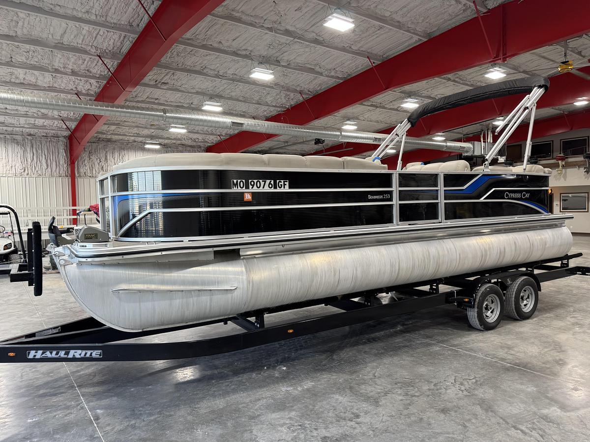 Used 2017 Cypress Cay 253 Seabreeze